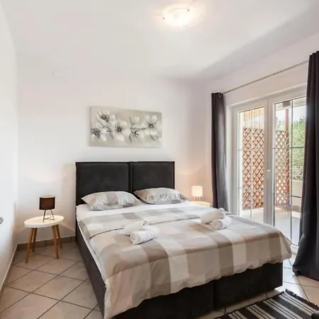 Tino Appartamento Sukošan