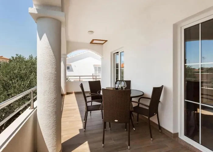 Tino Appartamento Sukošan