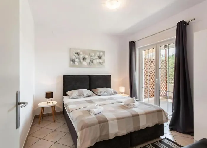 Tino Appartamento Sukošan